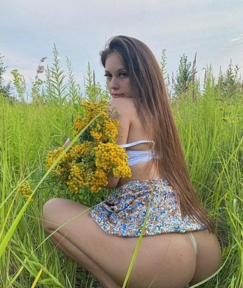 Моя креативная натура и нежные прикосновения сведут тебя с ума. Будь уверен, я опытная профессионалка, сотни отзывов подтверждают это. 🌟
Предлагаю тебе насладиться моими магическими возможностями в области эротического массажа, классического секса и игр взаимного достижения оргазма. 👄
С моими услугами ты будешь полностью удовлетворен – я умею создавать неповторимую атмосферу и превращать каждую встречу в незабываемый опыт наслаждения. 🎀
У меня есть десятки прекрасных фотографий, чтобы ты мог увидеть, насколько я обольстительна. Лучше всего обратиться ко мне, когда в Москве - я обитаю в самом сердце столицы. 💖
Итак, милый, не упускай возможность испытать неповторимые ощущения рядом со мной. Я готова подарить тебе удовольствие, о котором ты давно мечтал. Твои фантазии – моя цель! 💋 Вика